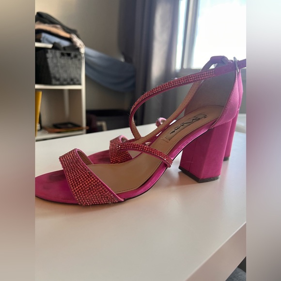 Pink High-heel - Picture 4 of 5